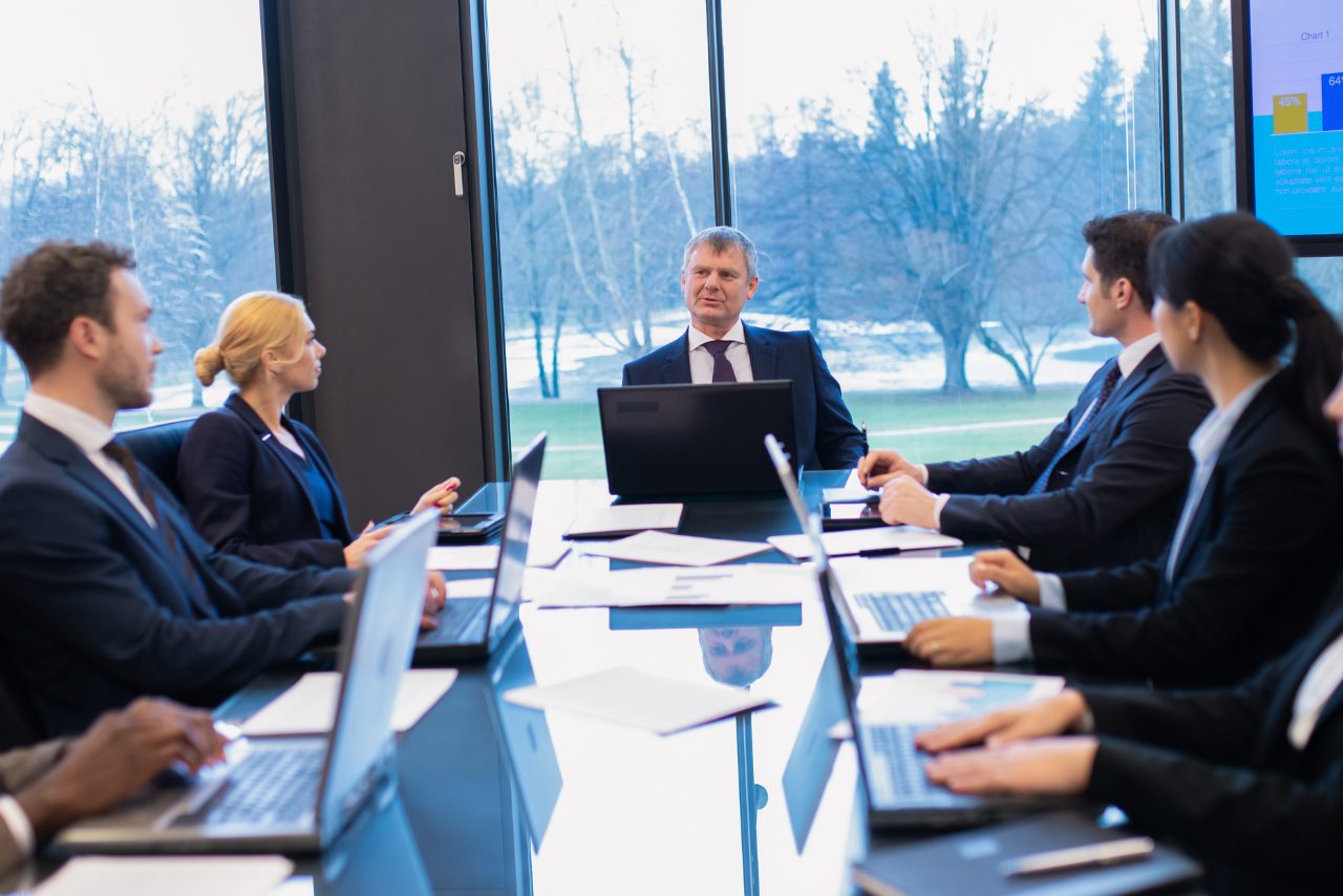 Hierarchy influences who speaks and who decides in Vietnamese business meetings